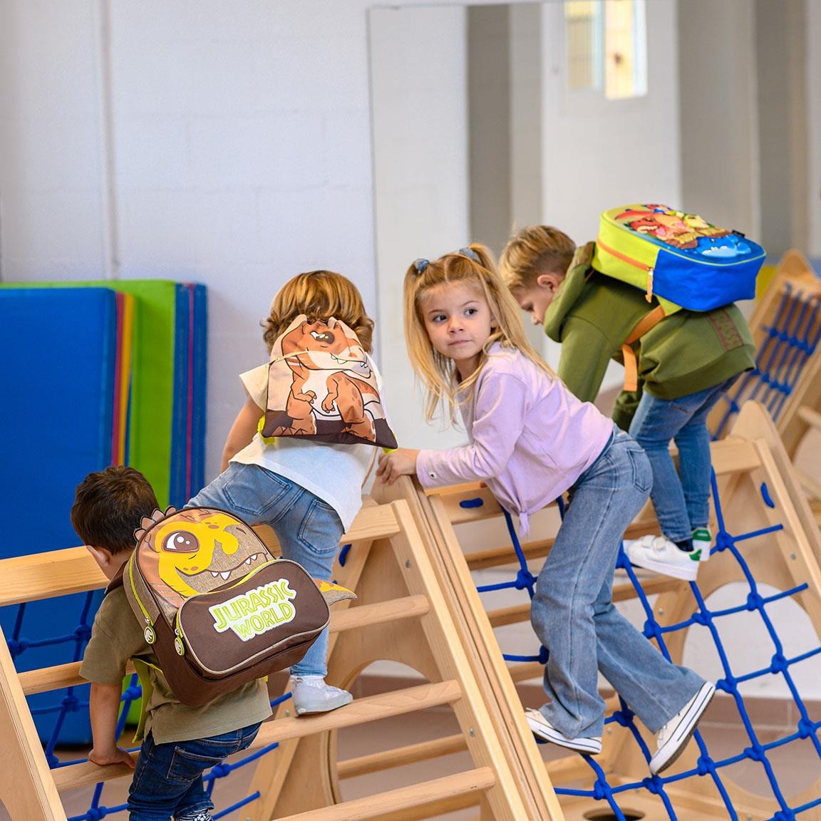 Cerda - Παιδική τσάντα πλάτης Jurassic Park 30x12x25εκ - Image 4