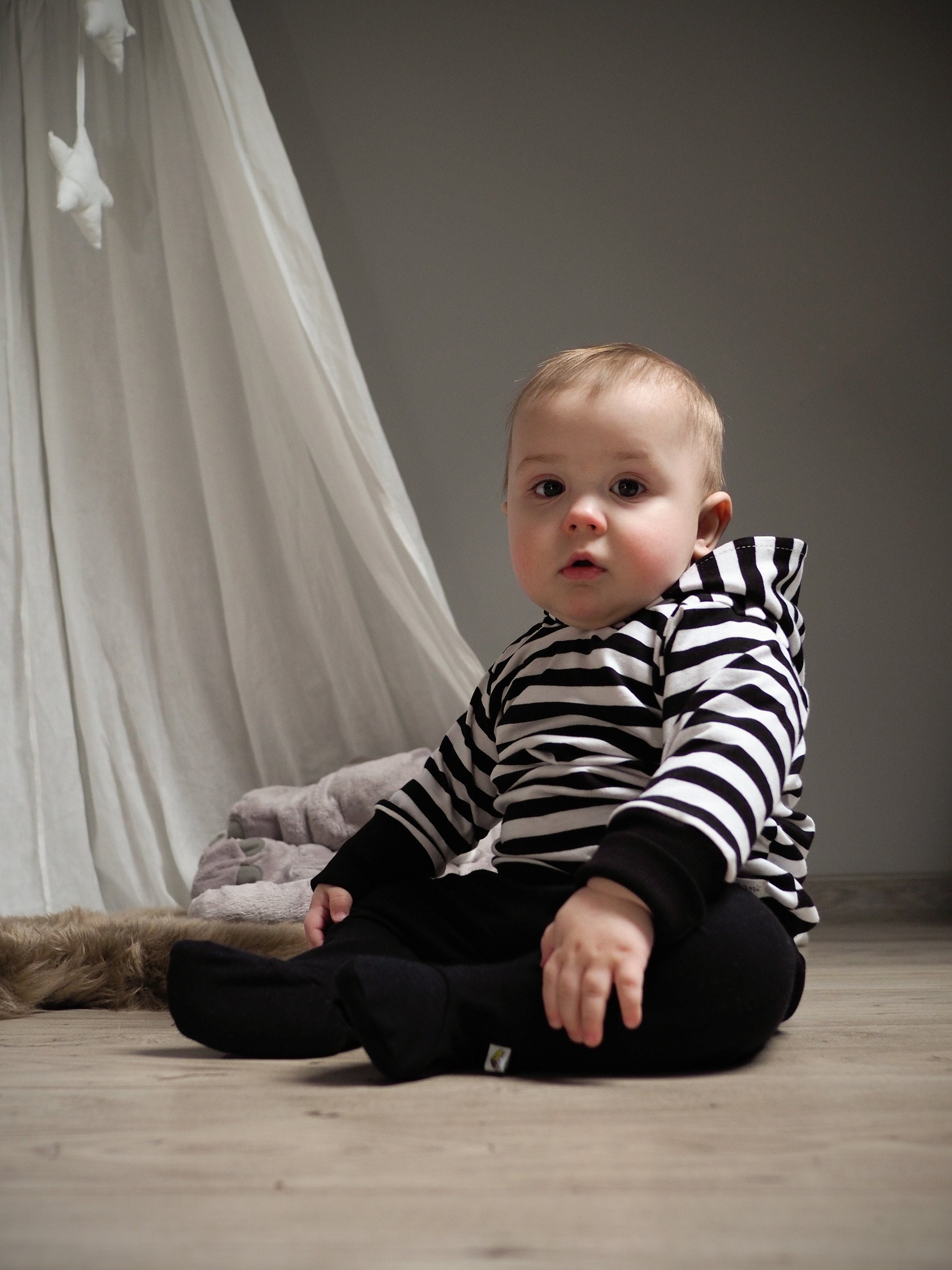 Nanaf Organic - Βρεφικό φούτερ με κουκούλα Stripes ασπρόμαυρο - Image 2